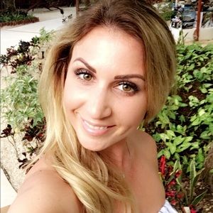 Meet your Posher, Alisia